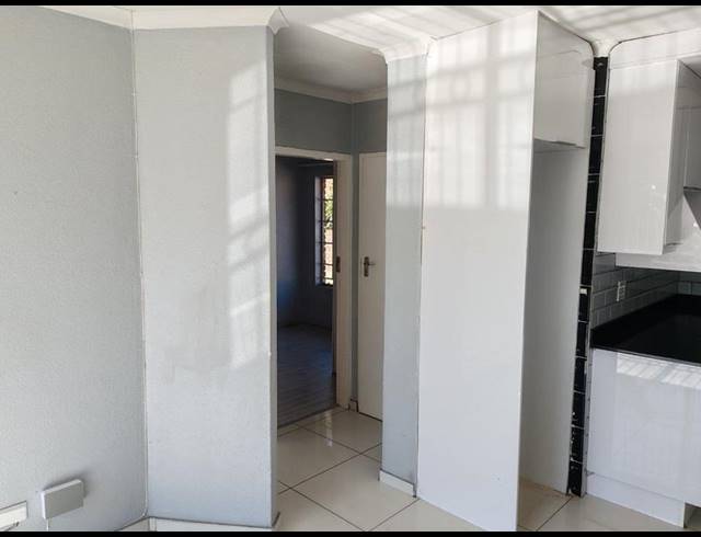 3 BEDROOM SIMPLEX FOR SALE IN KEMPTON PARK EXT 04